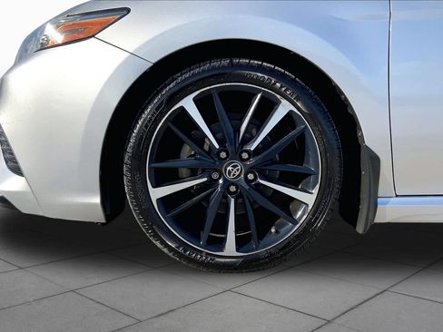 Used 2018 Toyota Camry XSE FWD image 11