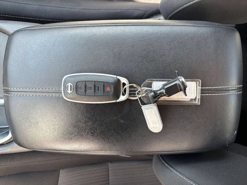 Used 2025 Nissan Sentra SV FWD image 21