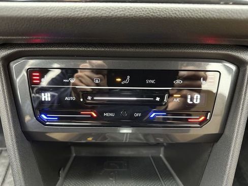 Used 2022 Volkswagen Tiguan SE image 19