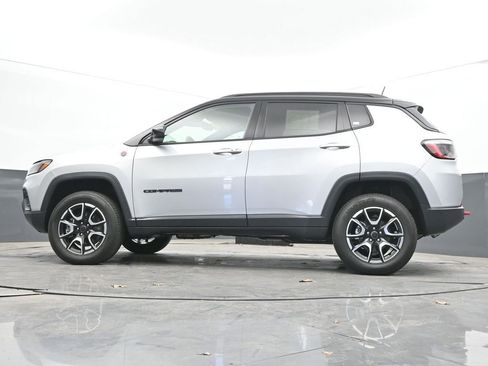 Used 2025 Jeep Compass Trailhawk AWD/4WD image 49