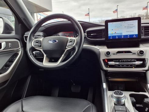 Used 2023 Ford Explorer XLT w/ Equipment Group 202A image 7