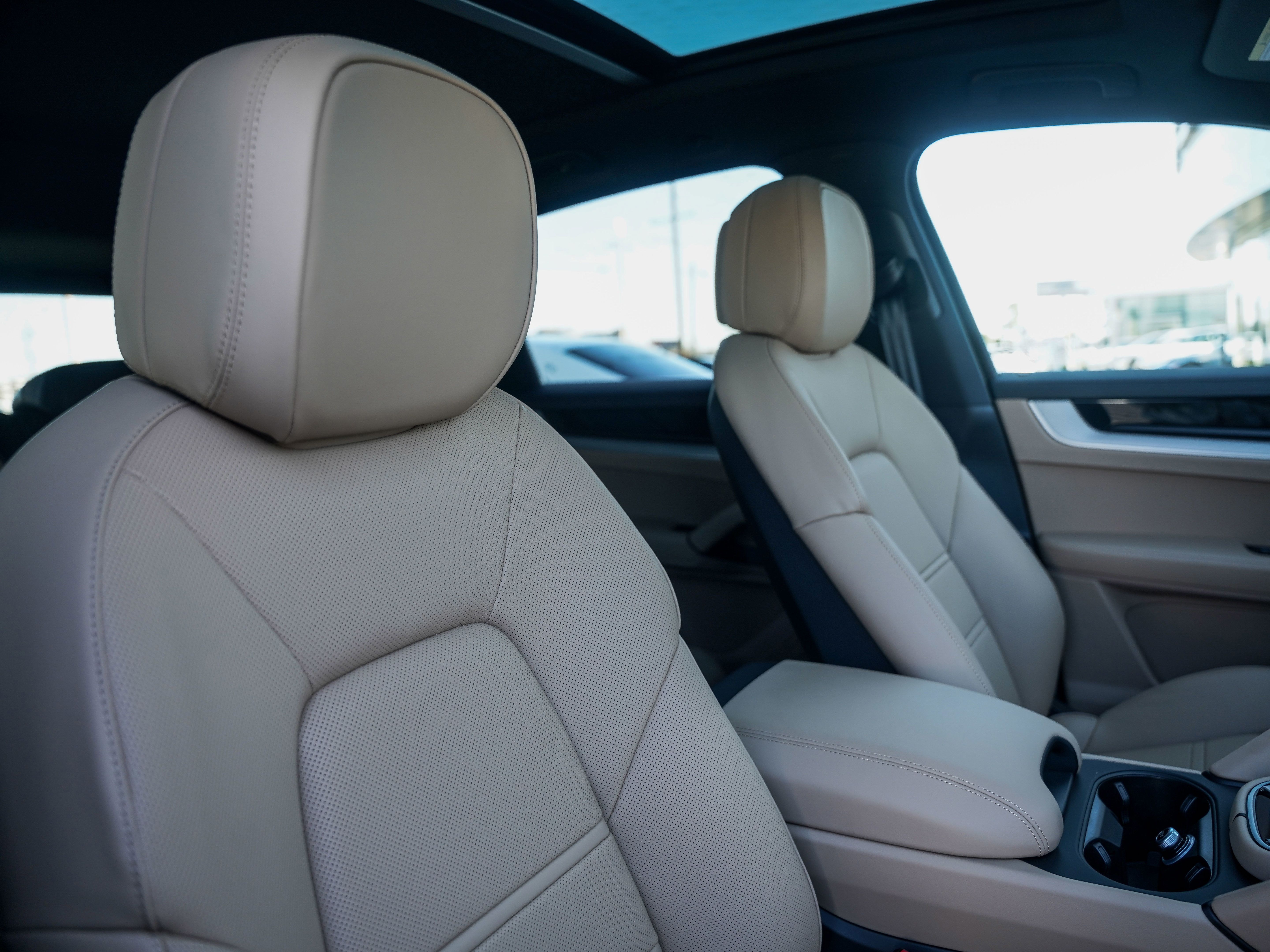 Certified 2026 Porsche Cayenne AWD/4WD image 33