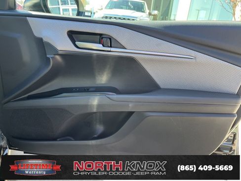 Used 2025 Toyota Camry LE image 27