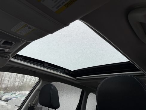 Used 2015 Subaru Forester 2.5i Premium w/ All-Weather Package image 3