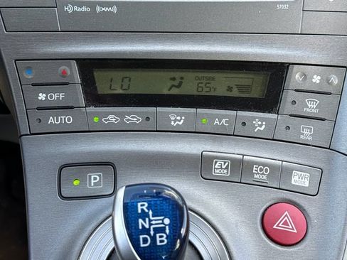 Used 2015 Toyota Prius Three FWD image 26