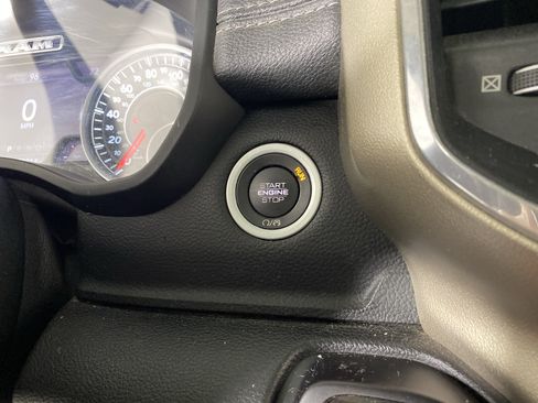 Used 2019 RAM 1500 Laramie AWD/4WD image 25