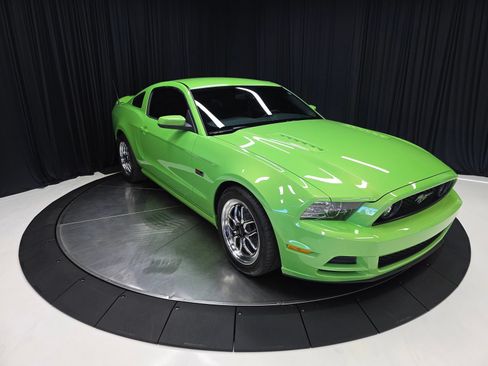 Used 2013 Ford Mustang GT Premium w/ Comfort Pkg RWD image 9
