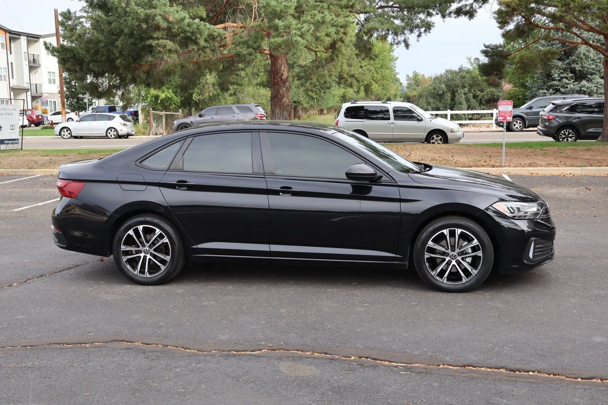 Used 2022 Volkswagen Jetta Sport FWD image 3