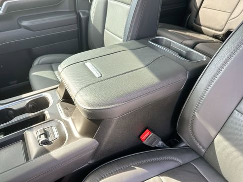 Used 2025 GMC Sierra 3500 Denali w/ Denali Reserve Package image 21