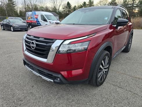Used 2022 Nissan Pathfinder Platinum image 7