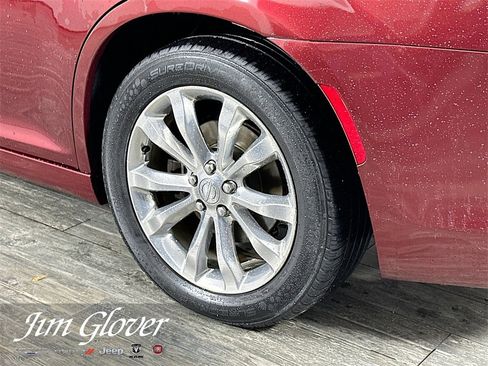 Used 2018 Chrysler 300 Limited image 12