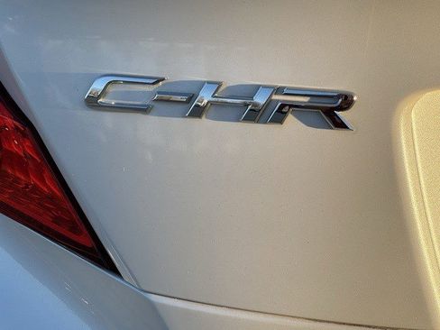 Used 2022 Toyota C-HR XLE image 30