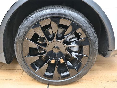 Used 2022 Tesla Model Y Long Range AWD/4WD image 12