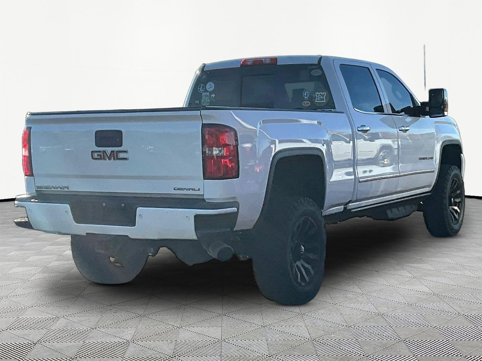 Used 2017 GMC Sierra 2500 Denali w/ Duramax Plus Package AWD/4WD image 6