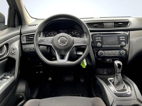 Used 2018 Nissan Rogue Sport S image 5