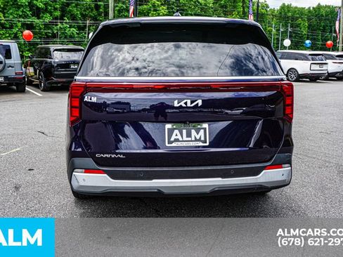 Used 2025 Kia Carnival FWD image 10