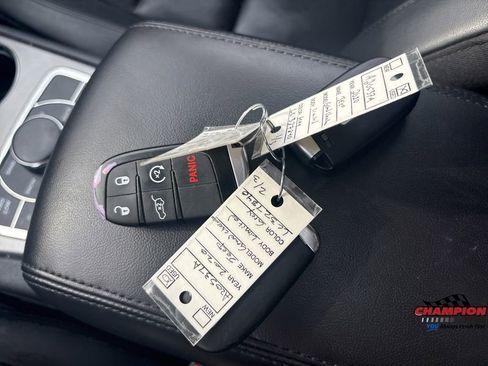 Used 2020 Jeep Grand Cherokee Limited image 32