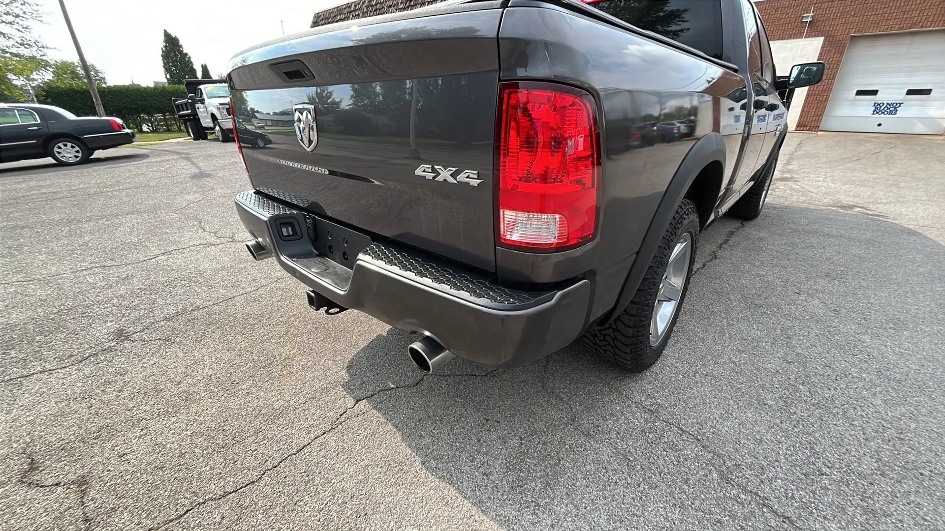 Used 2017 RAM 1500 Express w/ Express Value Package AWD/4WD image 14
