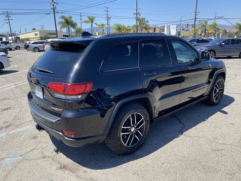 Used 2018 Jeep Grand Cherokee Trailhawk w/ Trailhawk Luxury Group AWD/4WD image 6