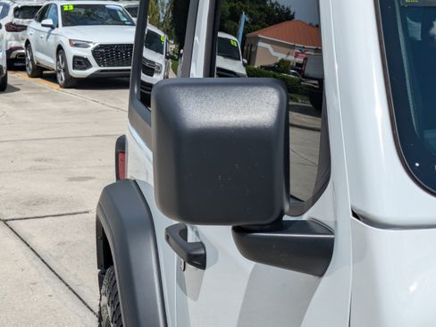 Used 2025 Jeep Wrangler Sport AWD/4WD image 10