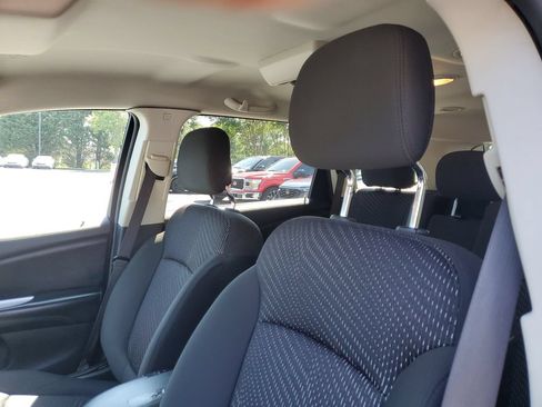 Used 2019 Dodge Journey SE w/ Connectivity Group FWD image 18