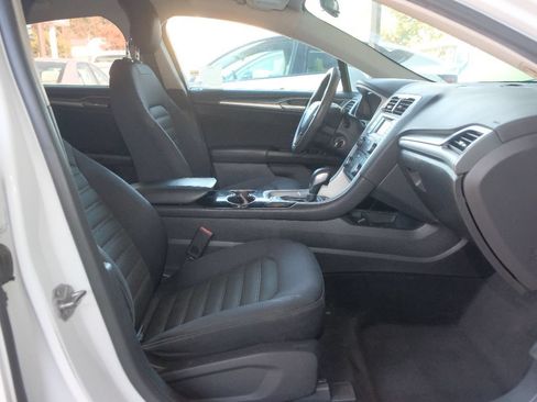 Used 2014 Ford Fusion SE FWD image 28