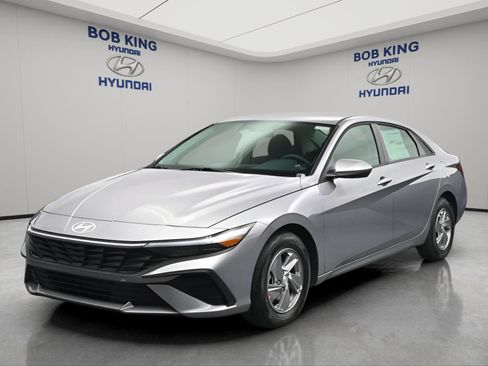 New 2026 Hyundai Elantra SE FWD image 1