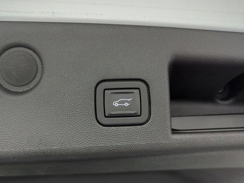Used 2023 Chevrolet Equinox LT FWD image 23