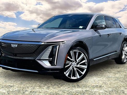 Used 2025 Cadillac Lyriq Luxury w/ LPO, Floor Liner Package AWD/4WD image 3
