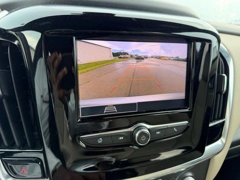 Used 2022 Chevrolet Traverse LS FWD image 21