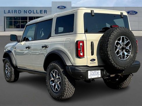 New 2025 Ford Bronco Badlands image 3