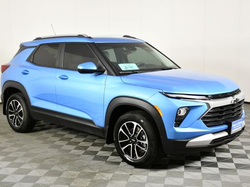 Used 2025 Chevrolet TrailBlazer LT image 4