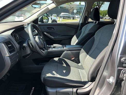 Used 2021 Nissan Rogue S FWD image 12