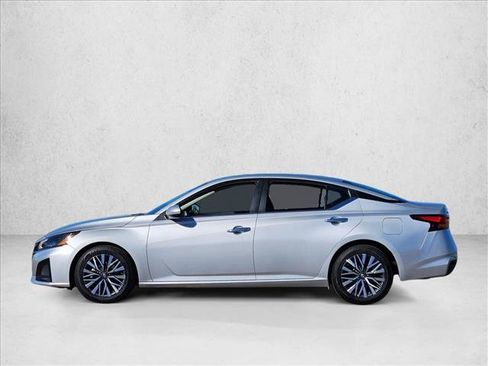 Used 2023 Nissan Altima 2.5 SV image 8