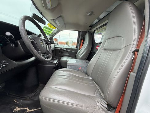 Used 2014 Chevrolet Express 2500 image 19