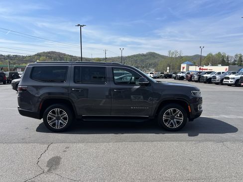 Used 2022 Jeep Wagoneer Series III w/ Convenience Group I AWD/4WD image 4
