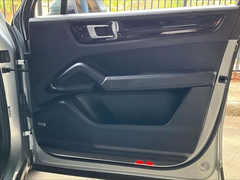 Used 2021 Porsche Cayenne image 23