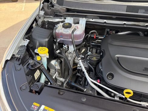 Used 2024 Chrysler Pacifica Touring-L image 52