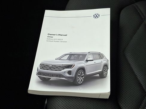 Used 2024 Volkswagen Atlas Peak Edition SE AWD/4WD image 27