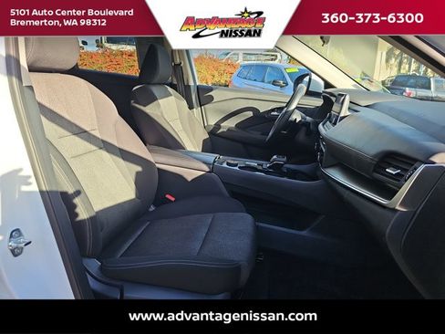 Used 2024 Nissan Rogue SV image 27