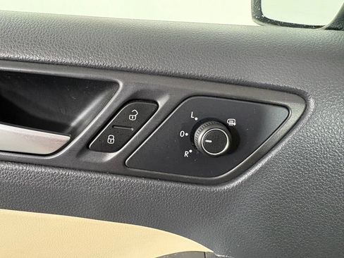 Used 2016 Volkswagen Jetta SEL FWD image 17