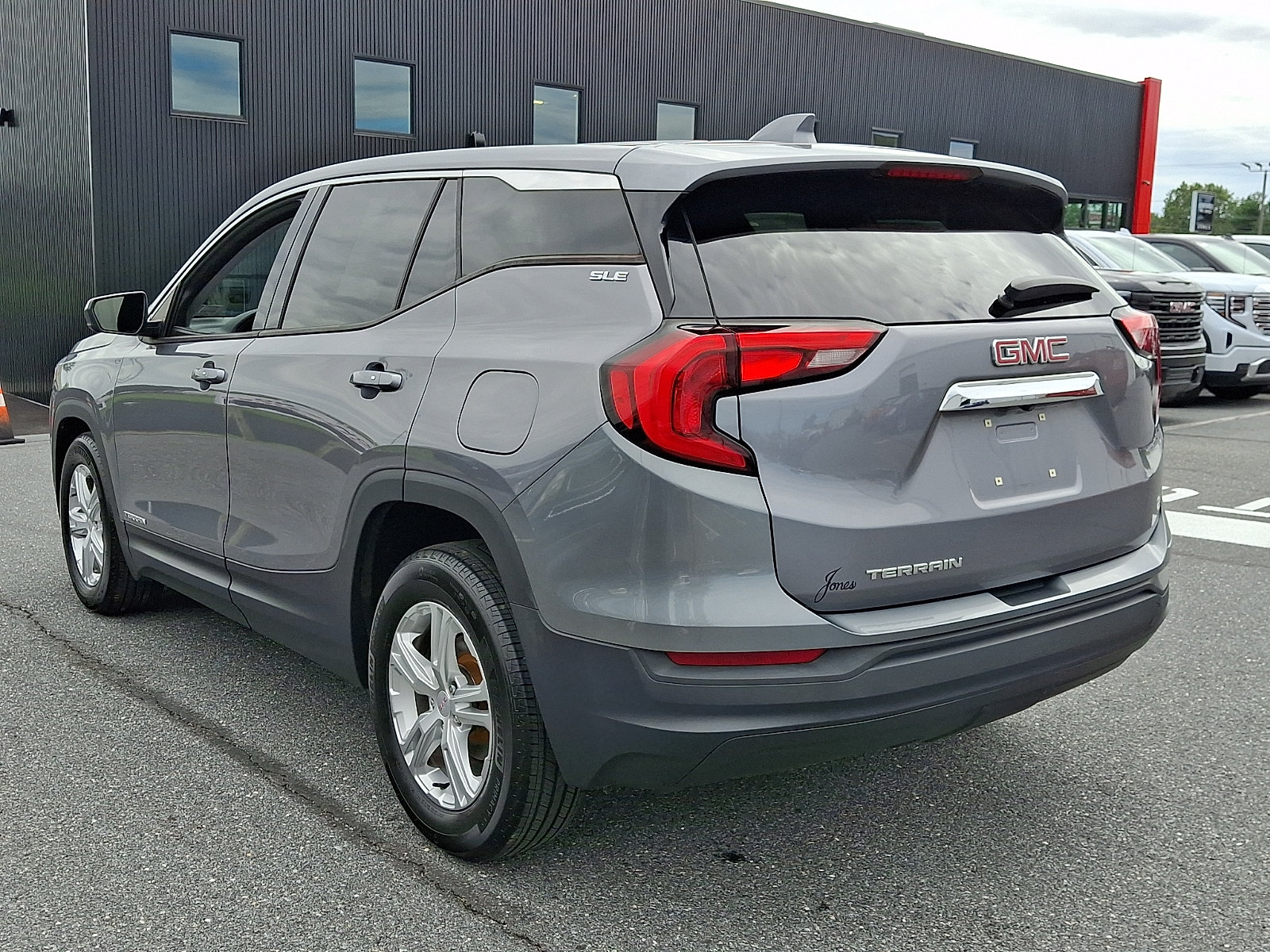 Used 2020 GMC Terrain SLE FWD image 4