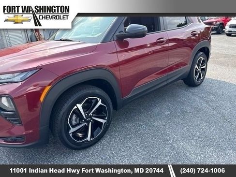 Used 2022 Chevrolet TrailBlazer RS w/ Sun and Liftgate Package AWD/4WD image 2