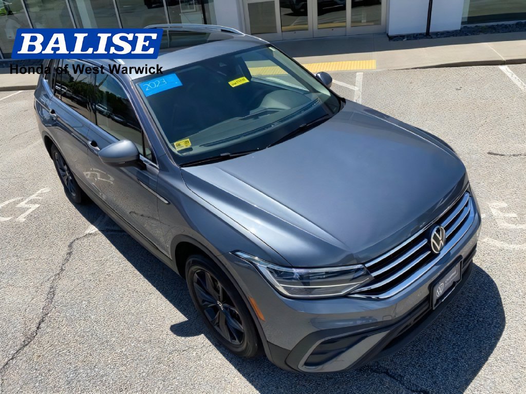 Used 2023 Volkswagen Tiguan SE w/ Panoramic Sunroof Package AWD/4WD image 9