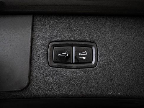 Certified 2022 Porsche Cayenne E-Hybrid w/ Premium Package image 27