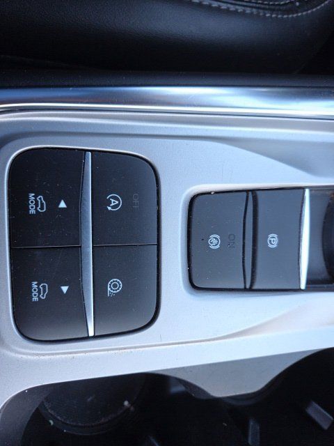 Used 2024 Ford Explorer XLT w/ Equipment Group 202A RWD image 31