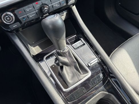 Used 2025 Jeep Compass Limited image 41