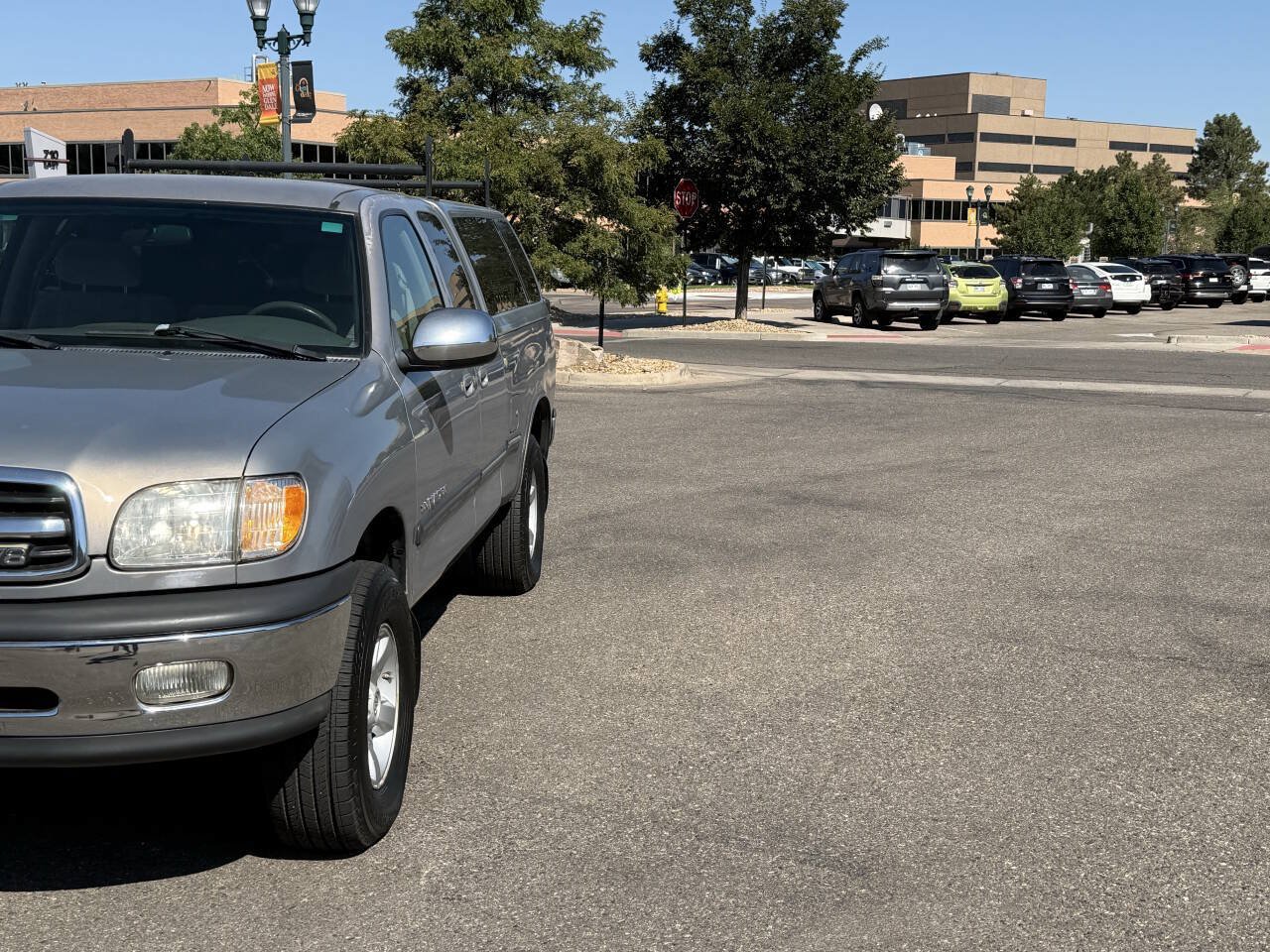 Used 2000 Toyota Tundra SR5 w/ Convenience Pkg AWD/4WD image 2