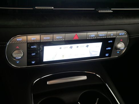 Certified 2025 Genesis G90 3.5T image 23