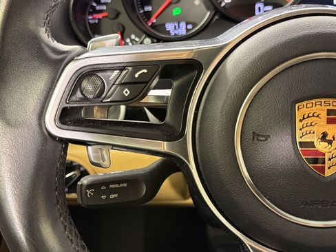 Used 2016 Porsche Cayenne image 22